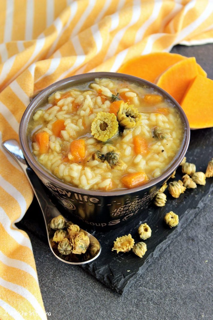 Risotto con crisantemi edibili