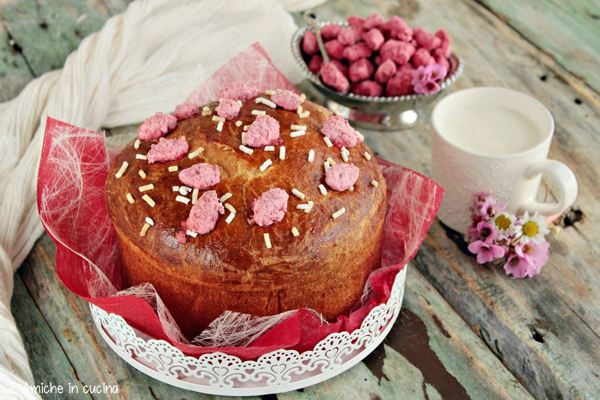 Brioche soffice con praline rosa
