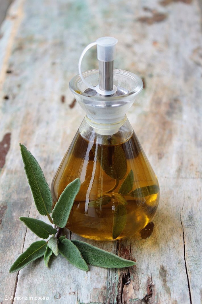 olio extra vergine di oliva aromatizzato alla salvia