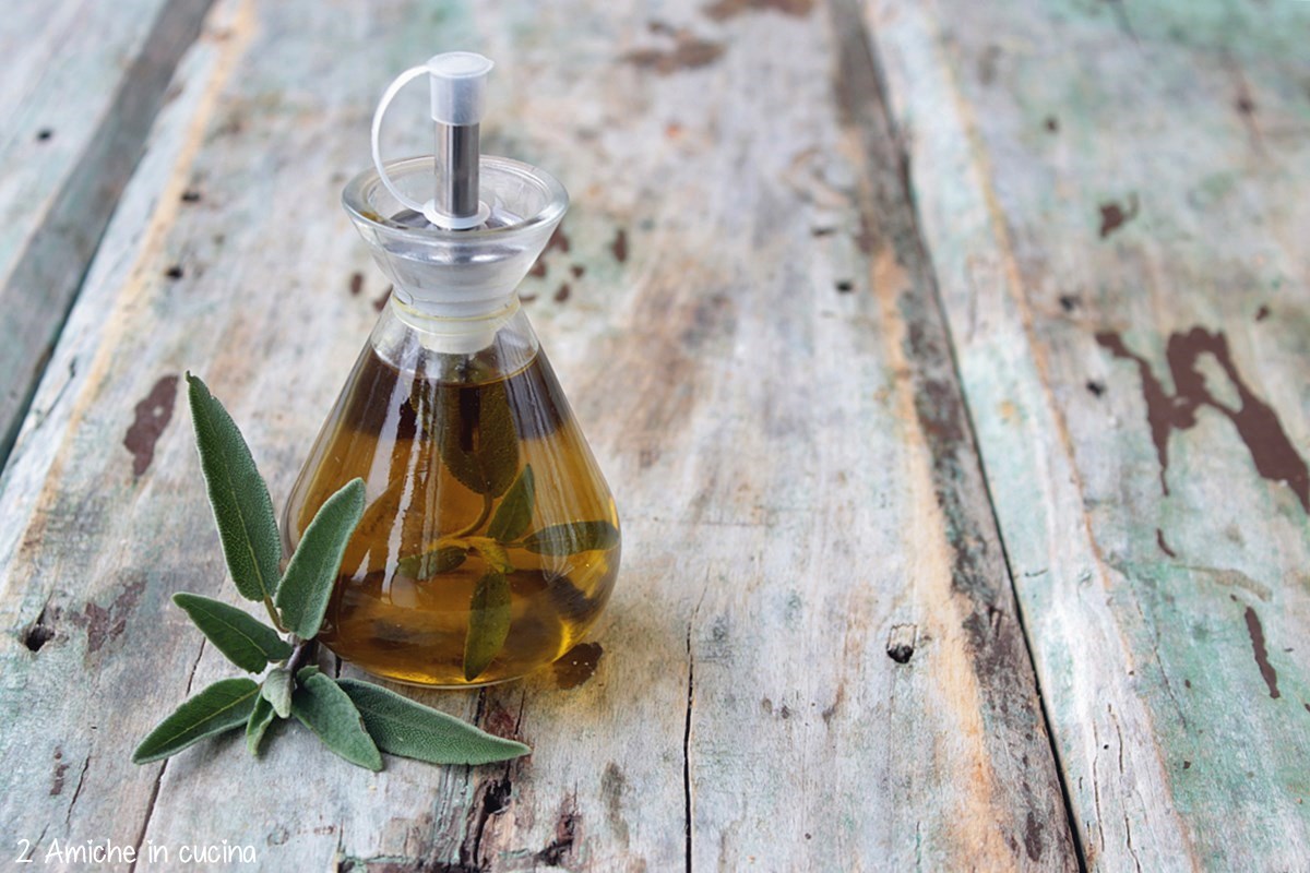 aromatizzare a freddo l'olio con la salvia