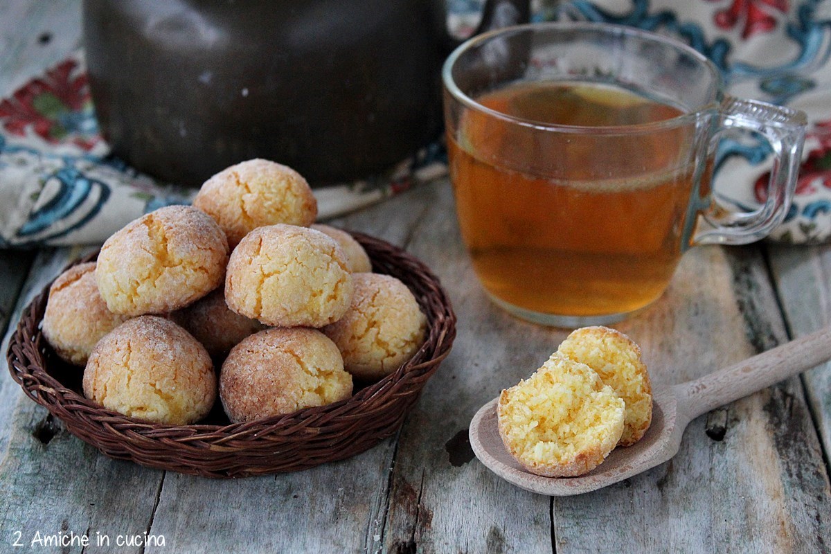 interno dei biscotti al cocco della Nigeria shuku shuku