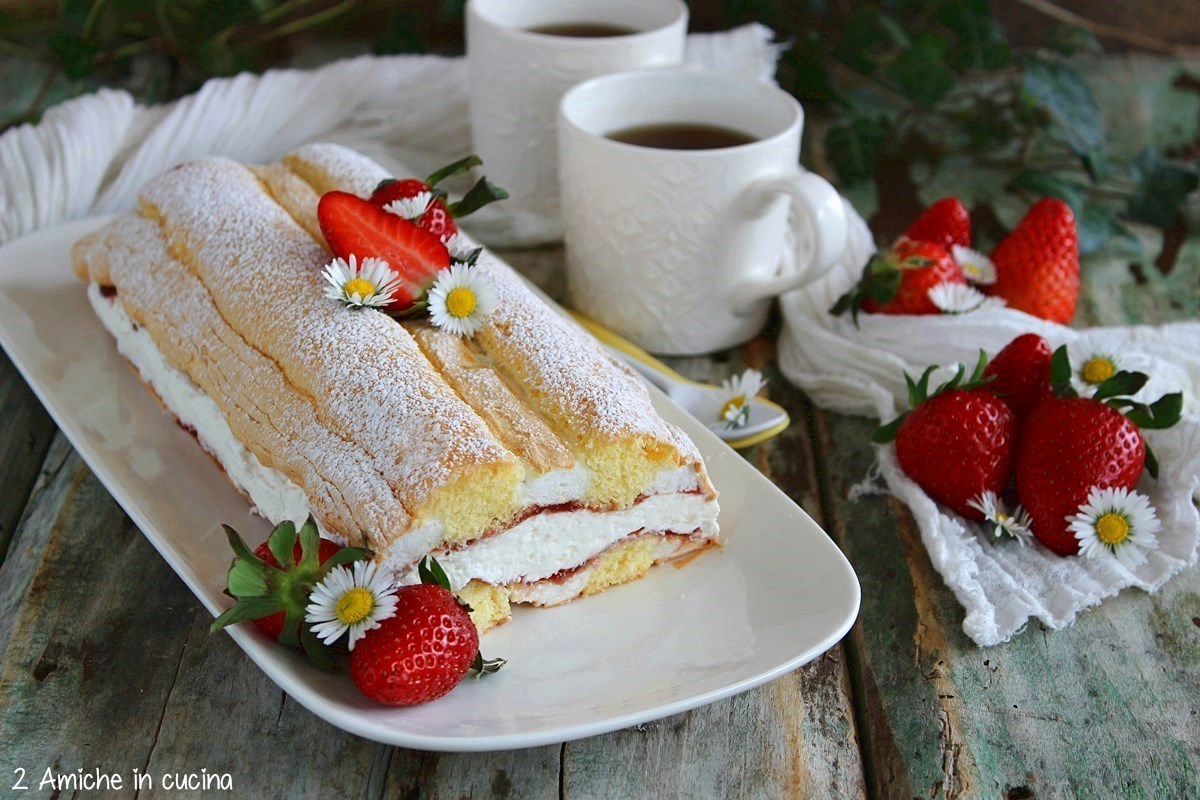 Kardinalschnitte (Tagli cardinali) dolce soffice a strati con pan di spagna, meringa, confettura e panna