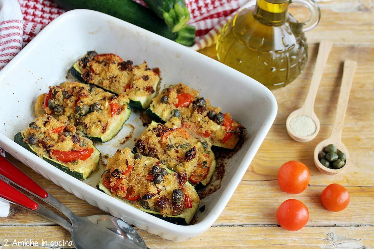 Pirofila con zucchine ripiene di pomodori, erbe aromatiche e fonio