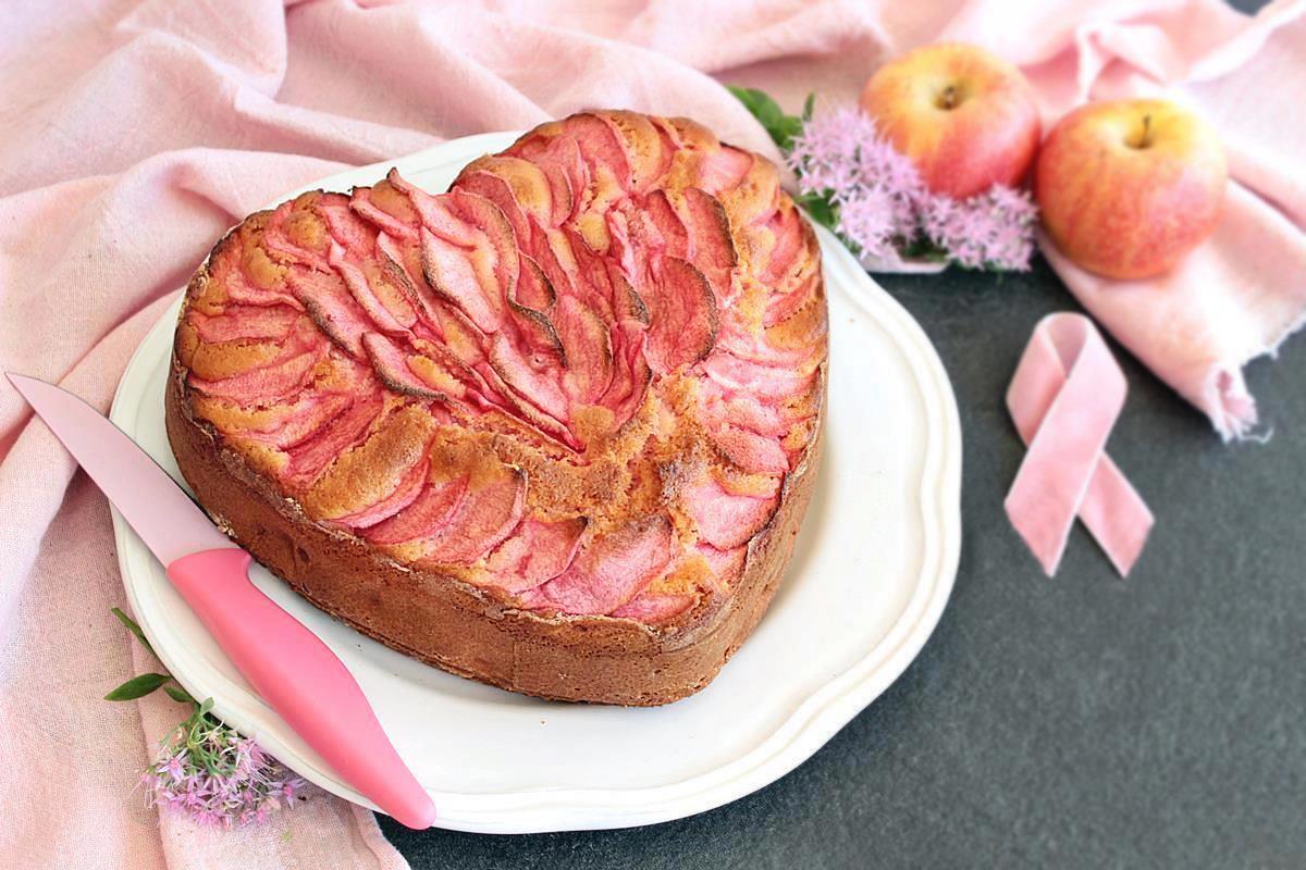 torta di mele con alchermes a forma di cuore