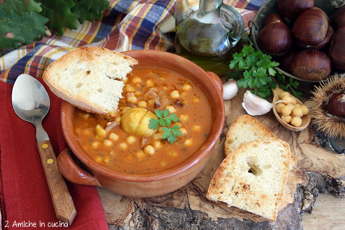 ciotola con zuppa vegan di castagne e ceci