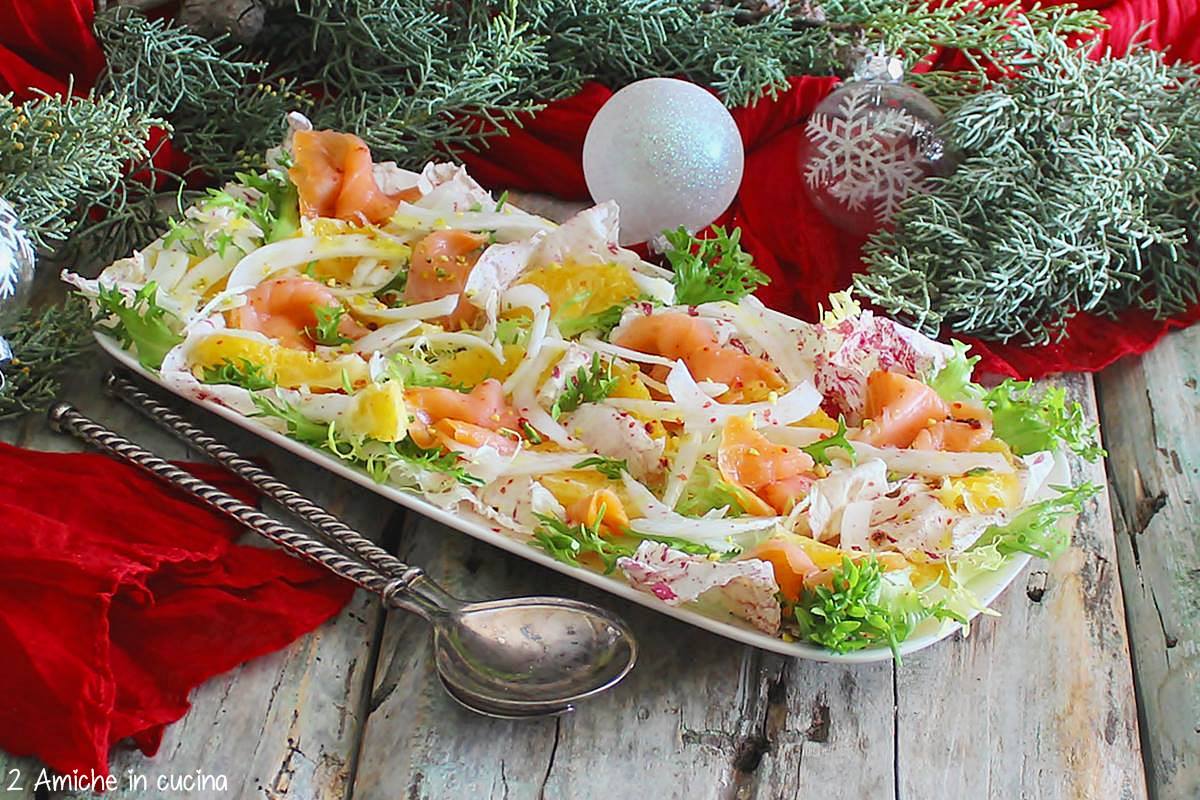 insalata festiva con salmone e radicchio, arance, finocchio  e pistacchio