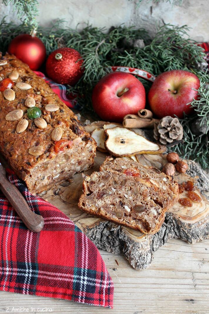fette di tiroler apfelbrot, il pane di mele