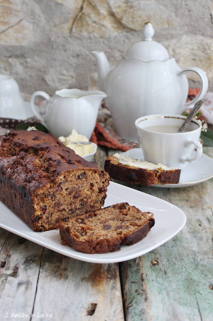 tea time irlandese con barmbrack