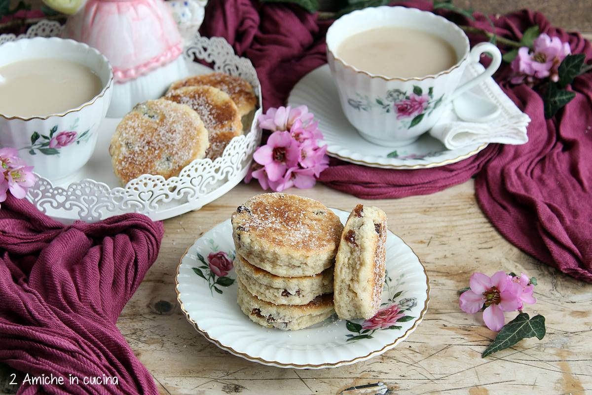 tortine gallesi con tazza di tè