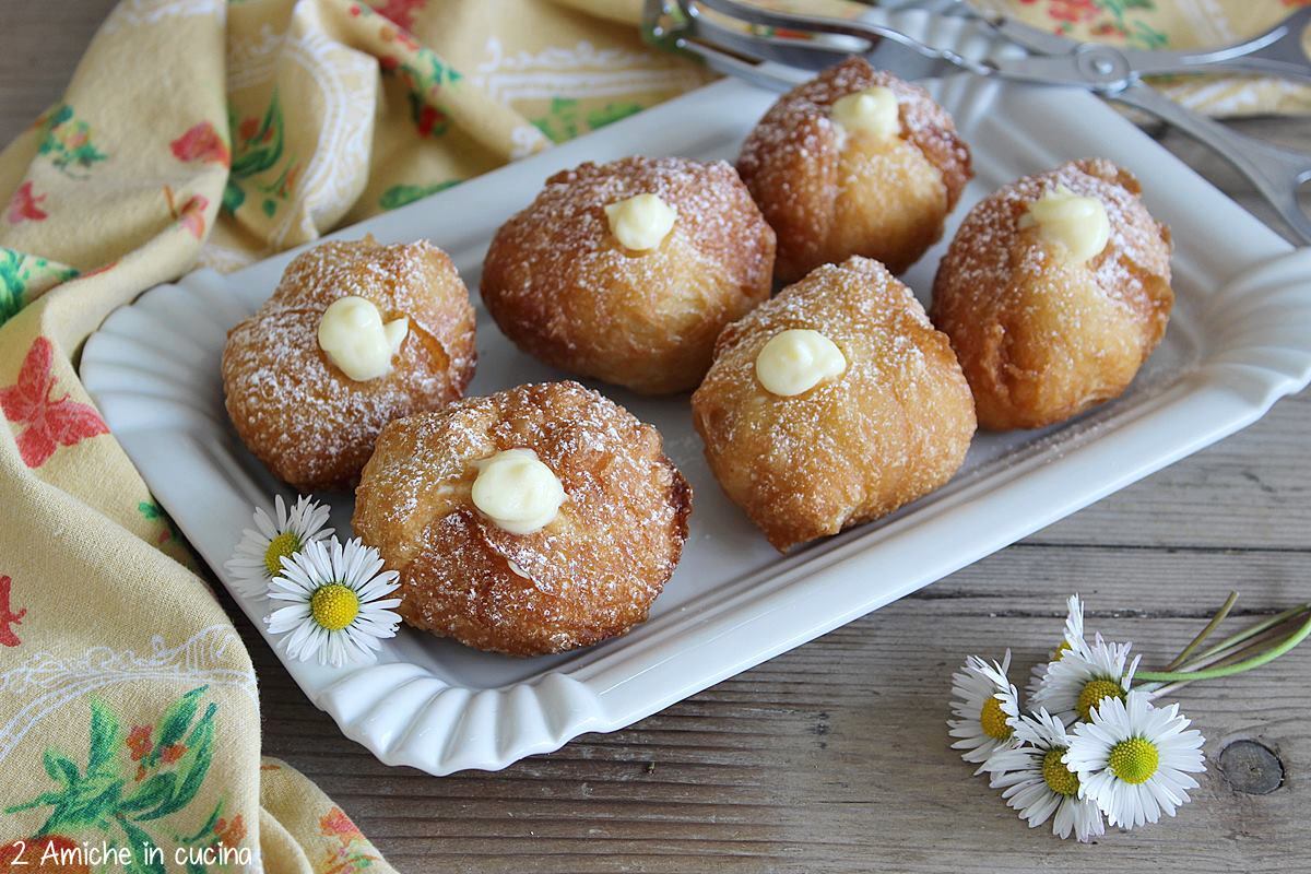 vassoio con bignè di San Giuseppe fritti farciti di crema pasticcera