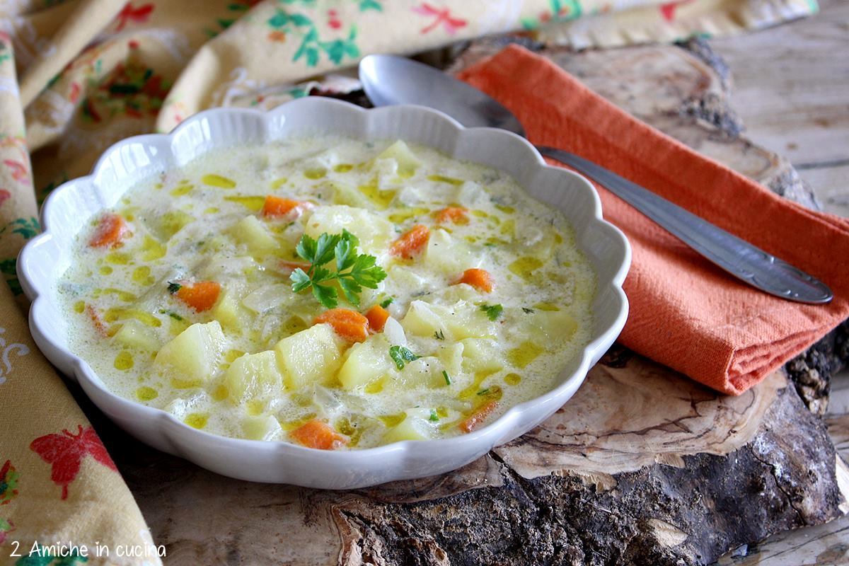 ciotola con zuppa di patate