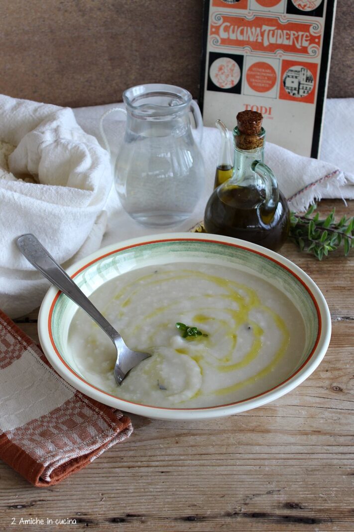 Piatto con frascarelli umbri, crema di acqua e farina