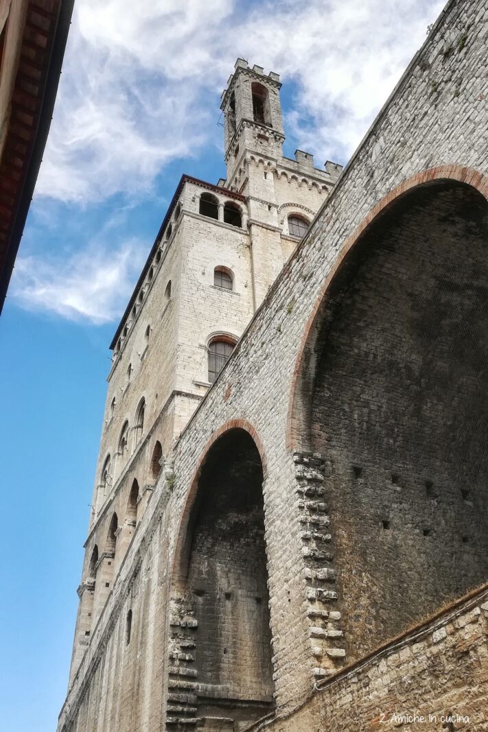 Archi sotto palazzo Piazza Grande a Gubbio