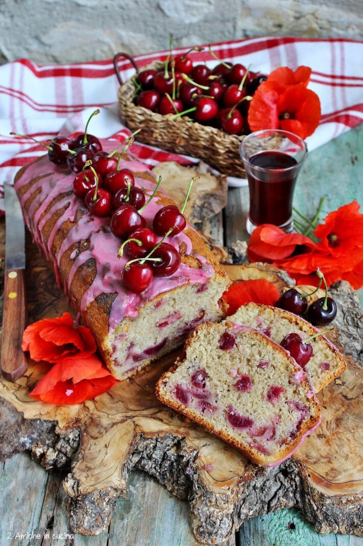 plumcake con glassa al papavero e ciliegie