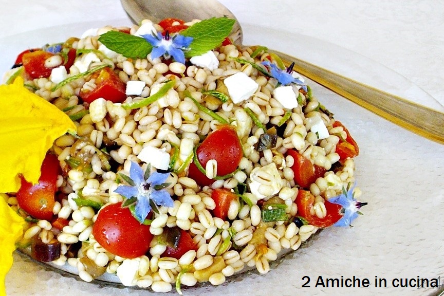 insalata di orzo e verdure