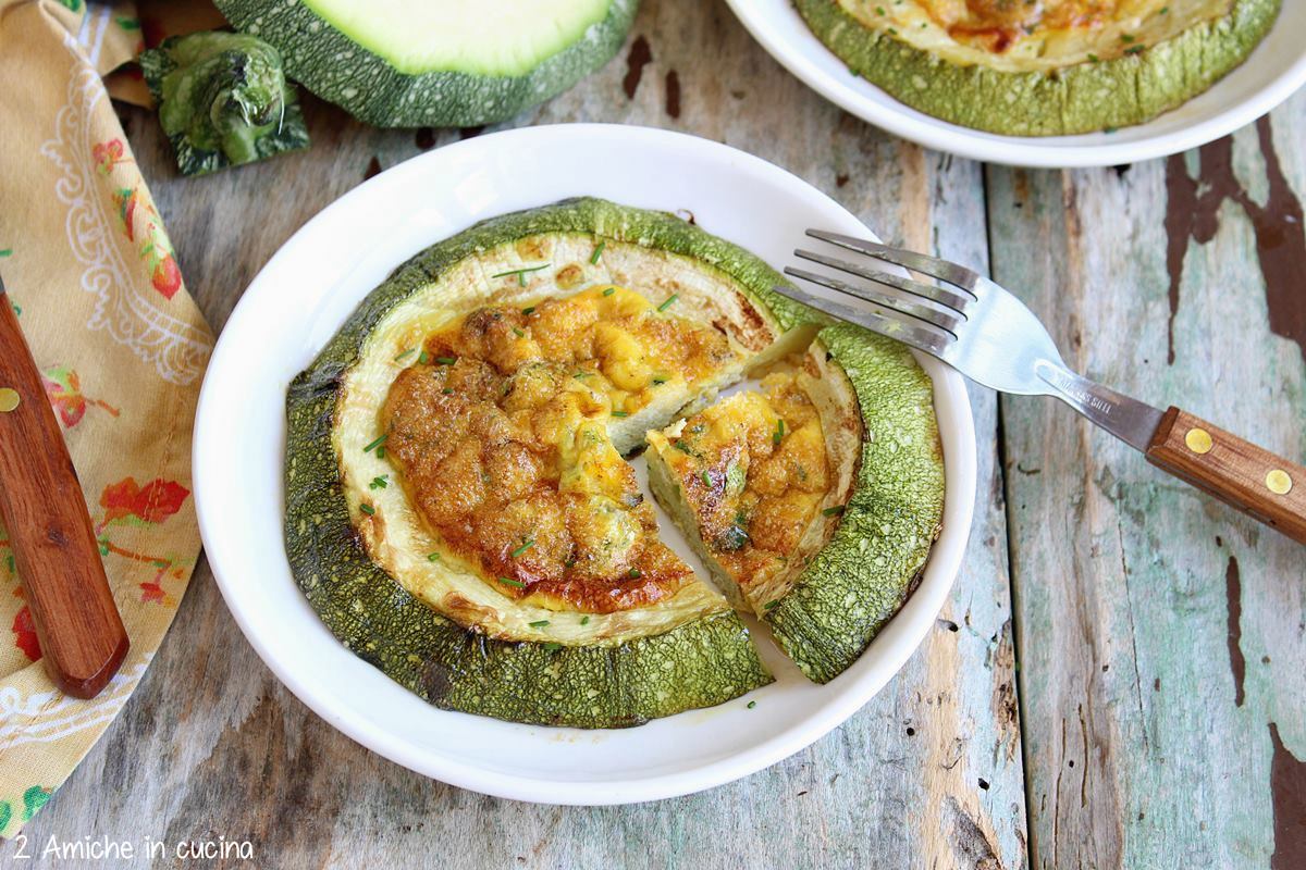 piatto con zucchine ripiene di frittata