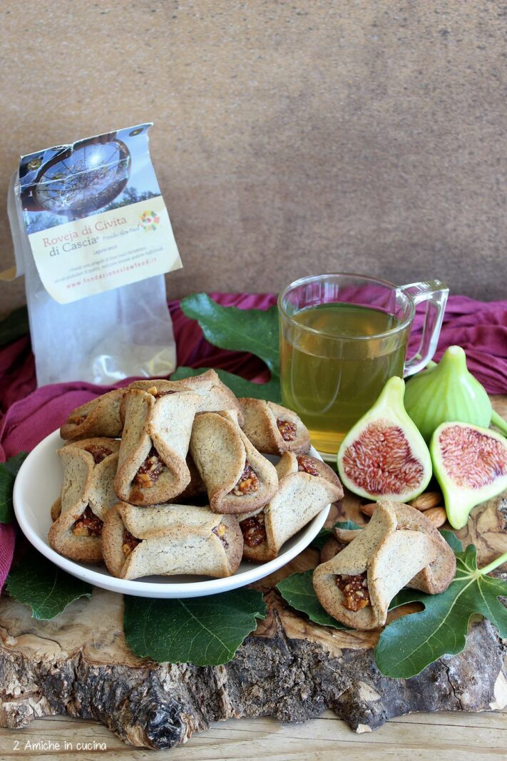 biscotti con farina roveja di Civita di Cascia farciti con i fichi