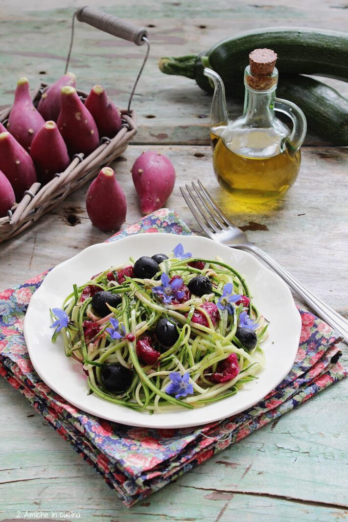 insalata di zucchine crude con fichi d'india e olive