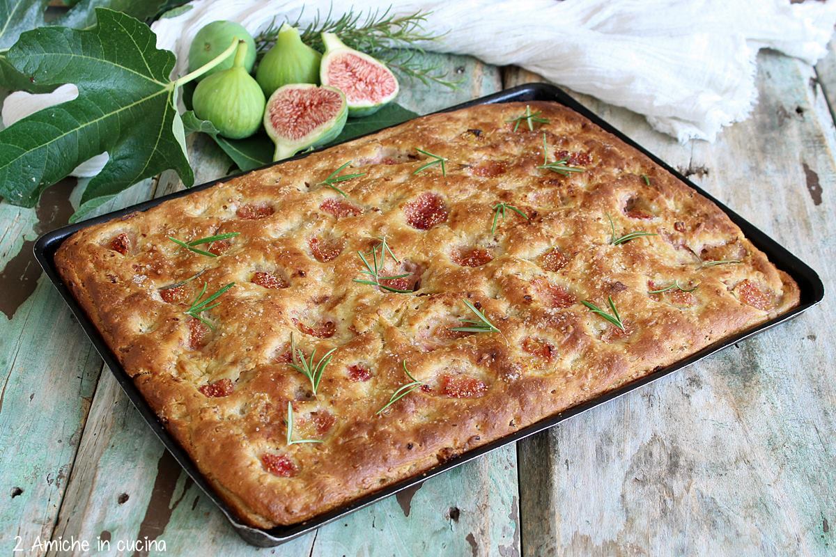 teglia con focaccia ai fichi e prosciutto