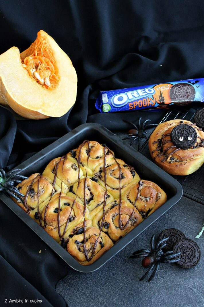 cinnamon rolls agli oreo spooky per halloween