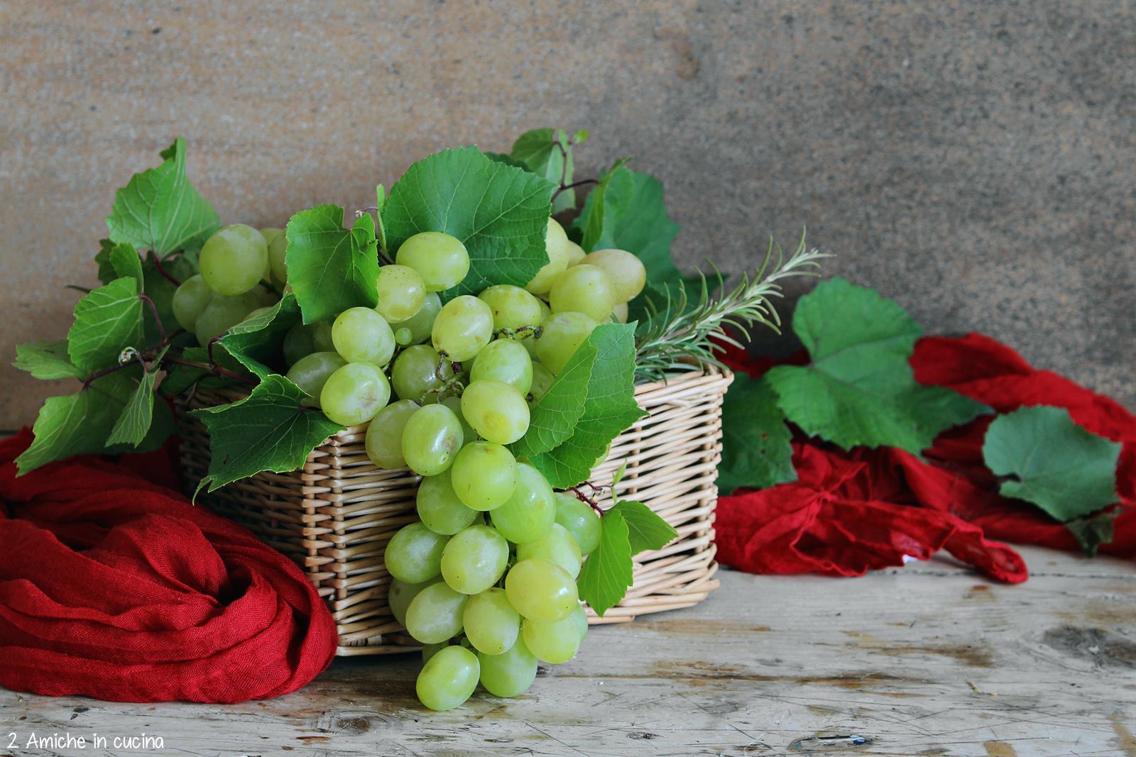 cestino di uva e rrosmarino