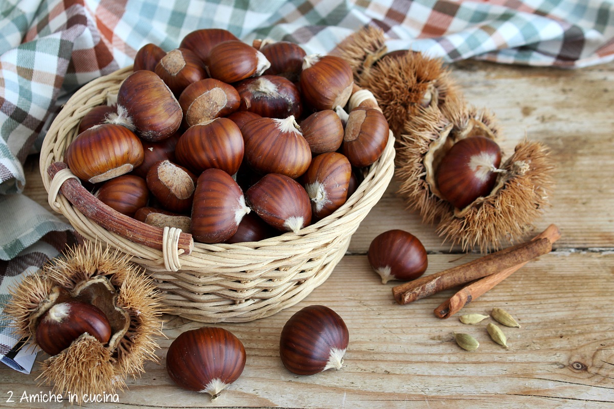 cestino di castagne con spezie