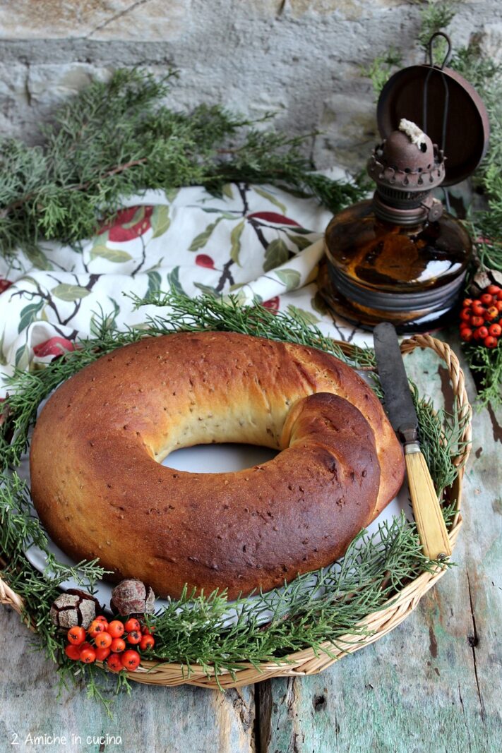 dolce soffice all'anice a forma di ciambella per Santa Lucia