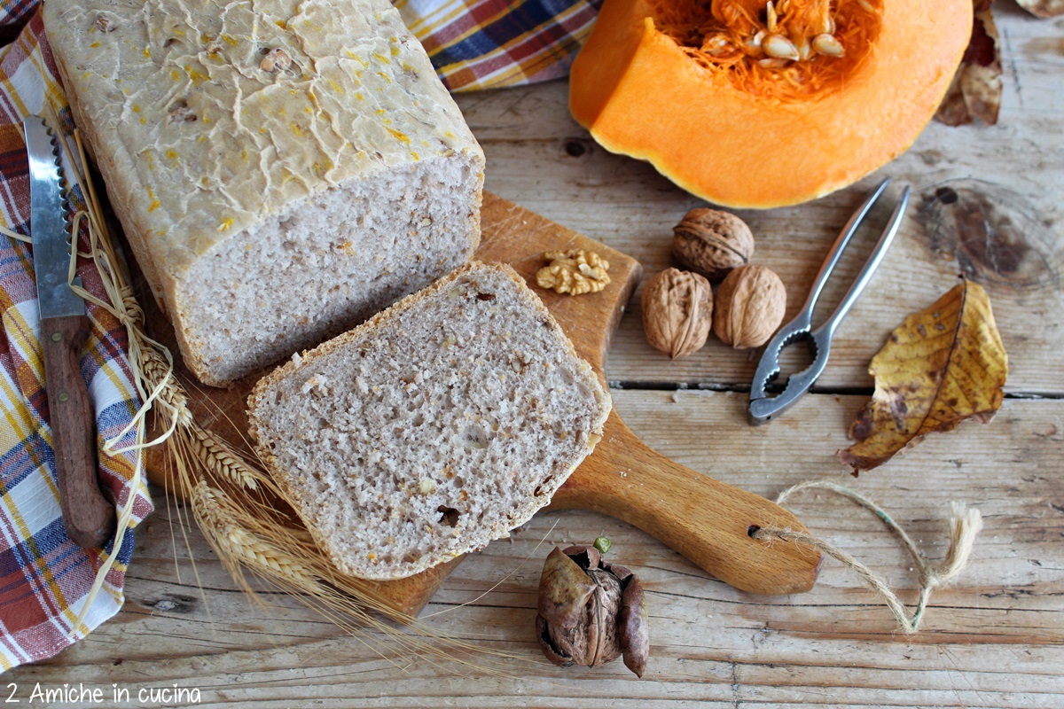 Pane alla zucca e noci con la macchina per il pane - 2 Amiche in Cucina