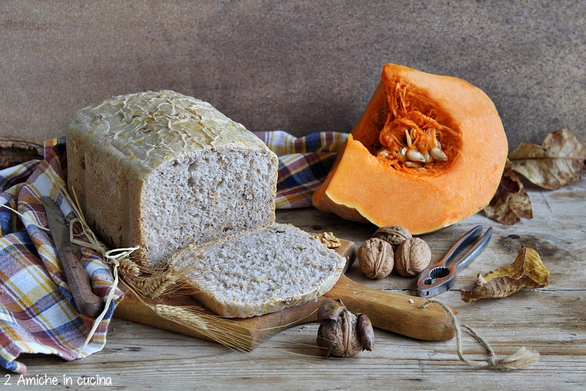 Pane alla zucca e noci con la macchina per il pane - 2 Amiche in Cucina