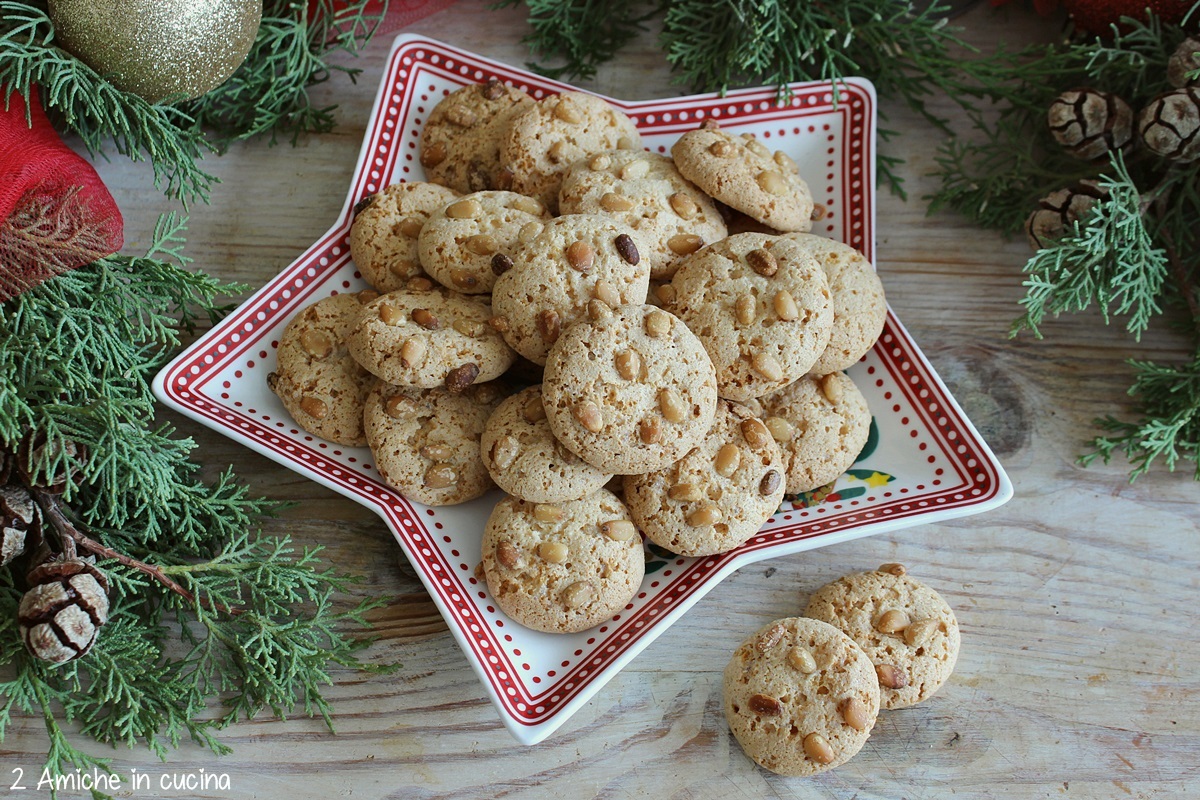 vassoio di pinolate umbre, biscotti natalizi