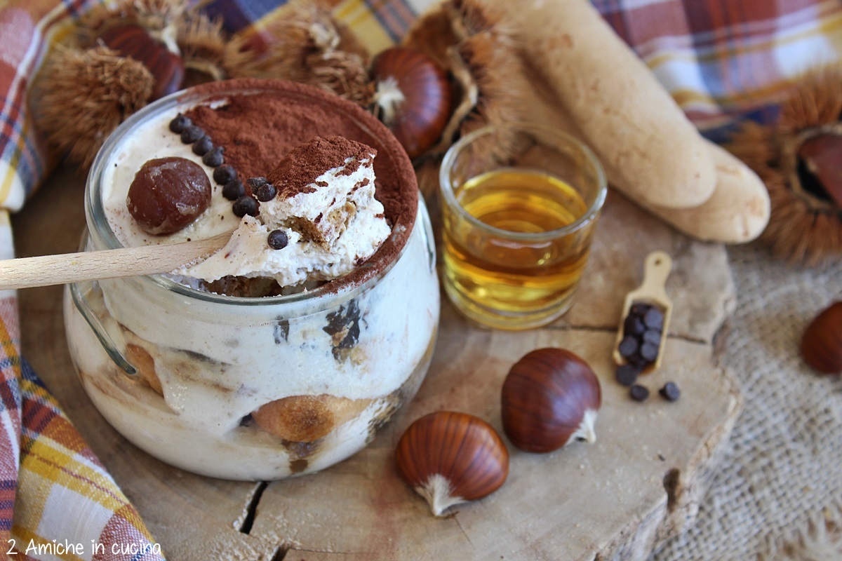 Dolce al cucchiaio e bicchierino di rum