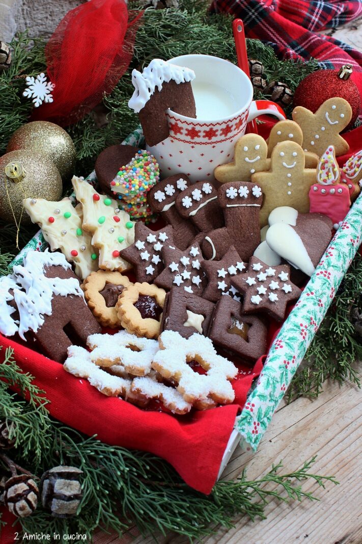 scatola di biscotti di Natale con un solo impasto
