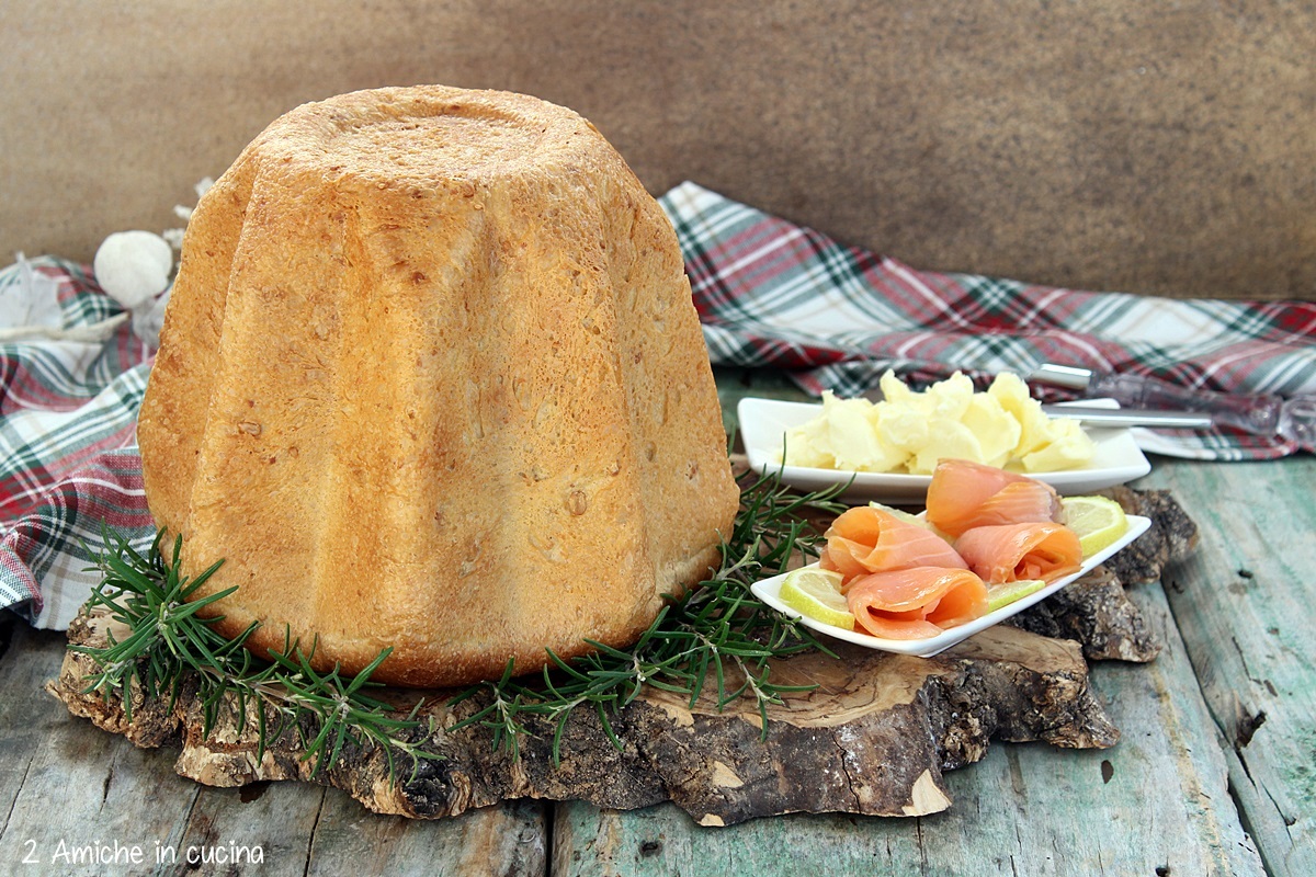 Pane ai cereali a forma di pandoro - 2 Amiche in Cucina