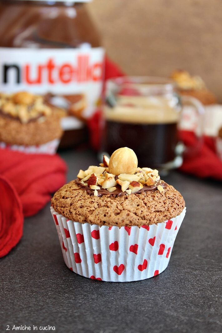 Muffin alla Nutella con granella di nocciole tostate