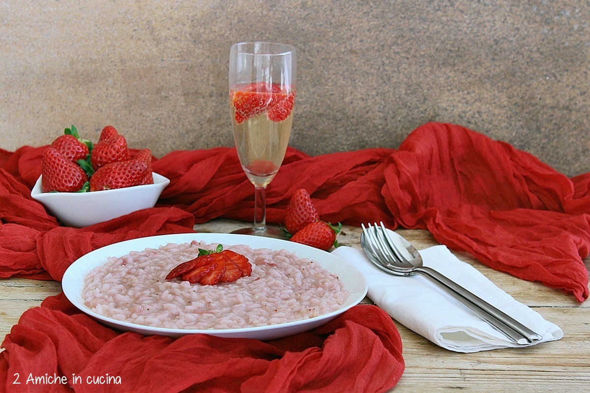 piatto di risotto con le fragole