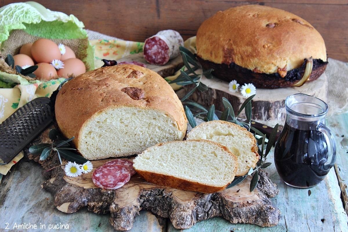 Torta di Pasqua al formaggio, antica ricetta umbra, cotta su foglie di cavolo