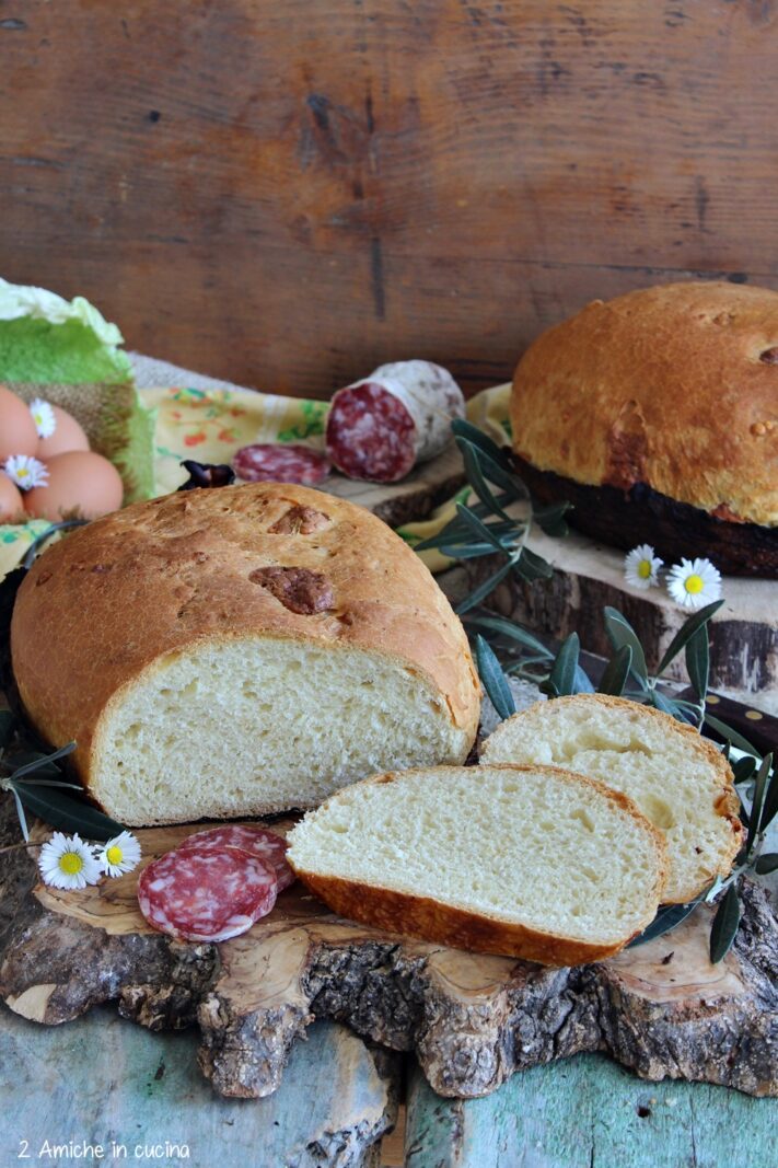 tagliere con pane al formaggio, antica ricetta umbra del Trasimeno