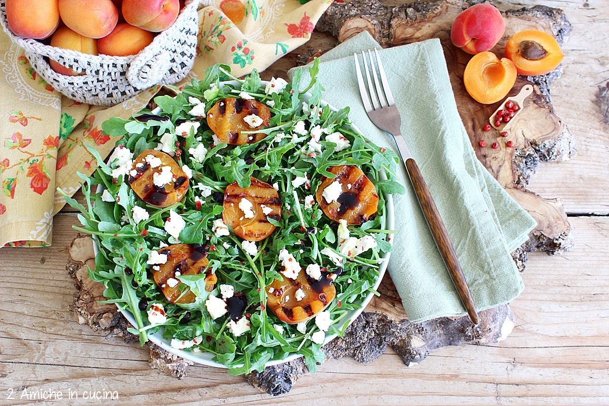 insalata estiva con rucola e albicocche