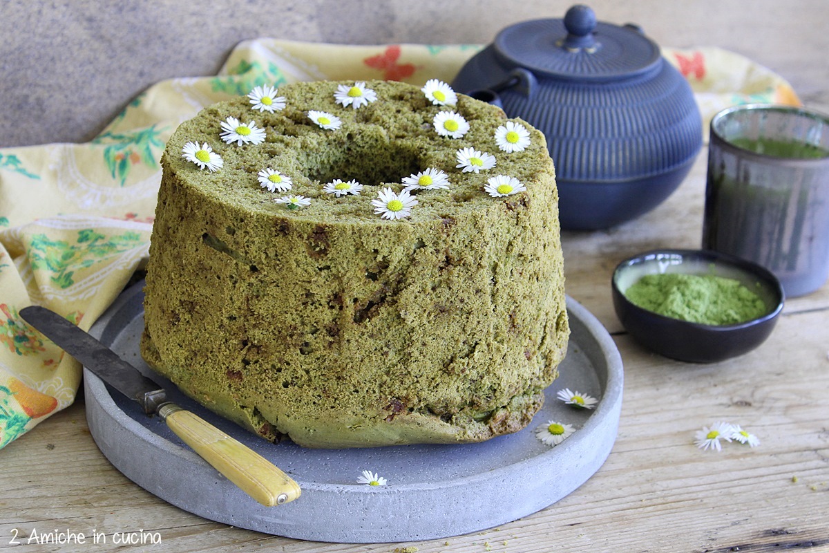 torta sofficissima al tè matcha e gocce di cioccolato bianco