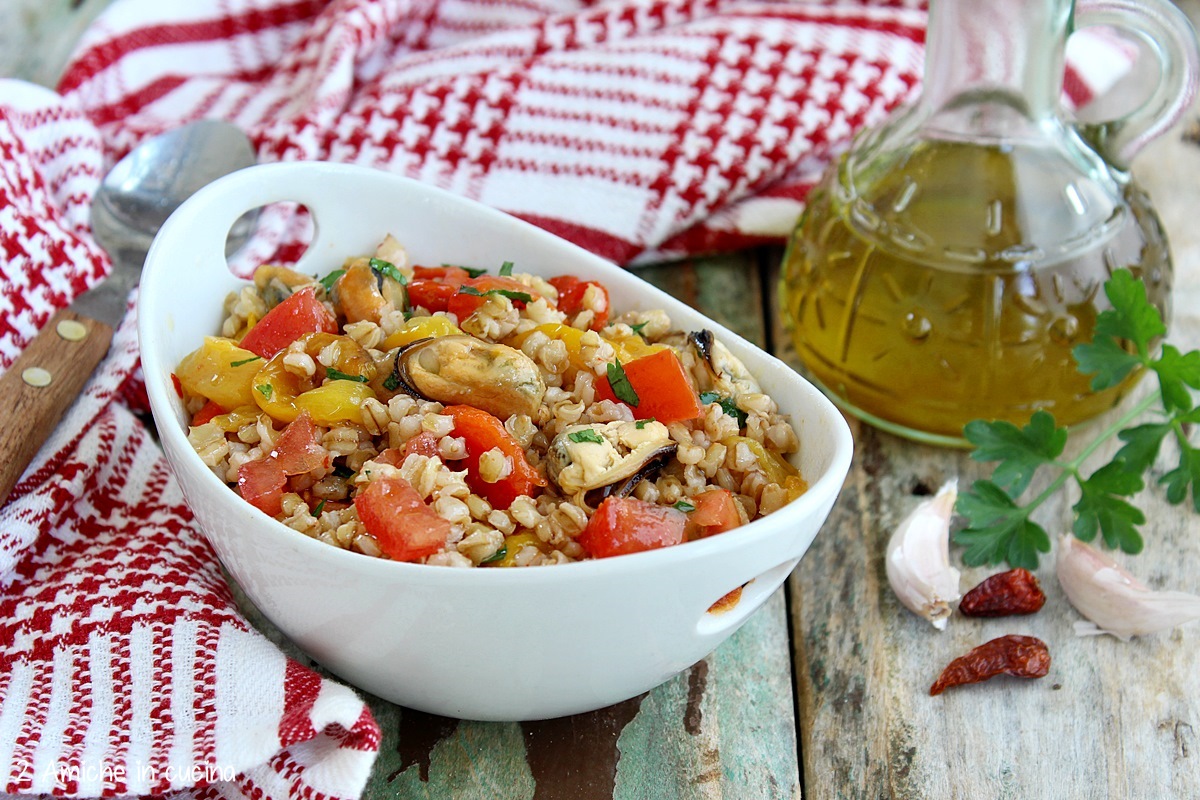 insalata fredda di farro, verdure e cozze