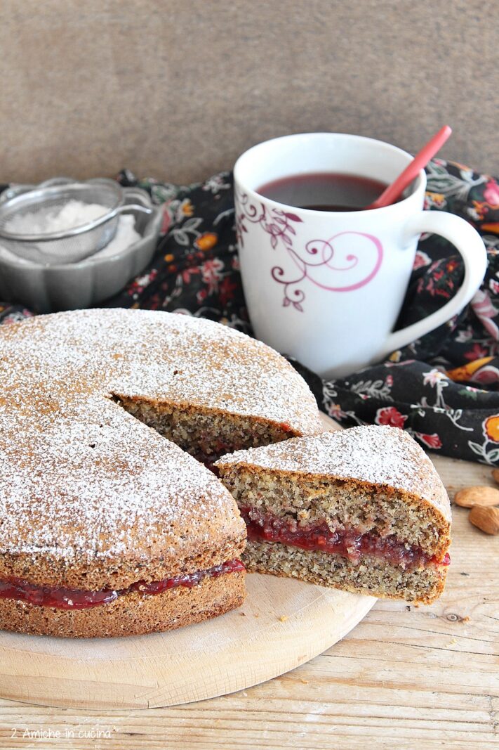 torta senza glutine farcita con confettura