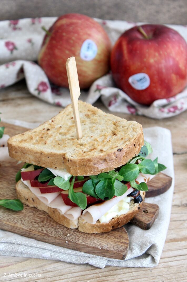 sandwich light con tacchino e mela Cosmic Crisp