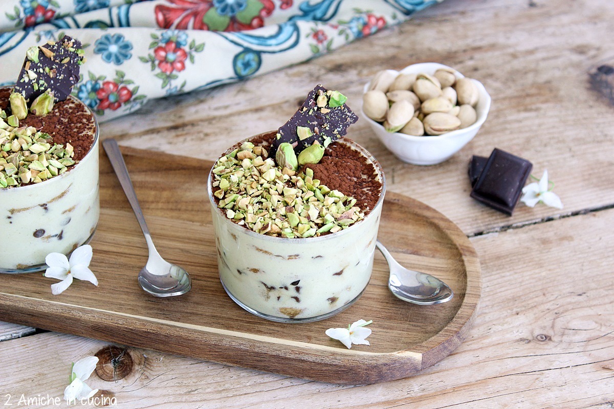 bicchierini di tiramisù al pistacchio