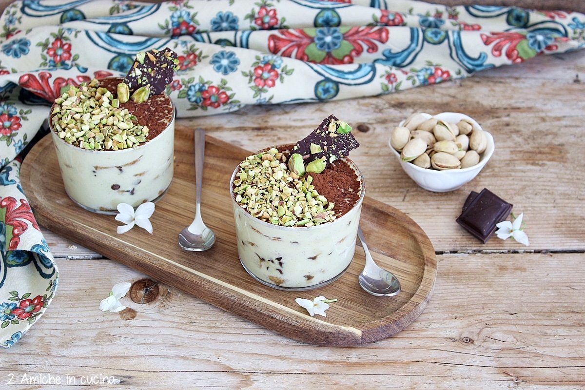 tiramisù con crema al pistacchio e cioccolato fondente