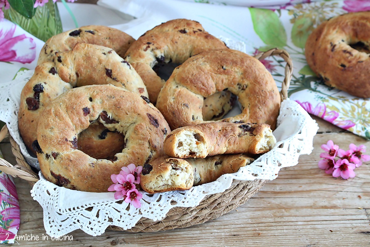 ciambelle soffici con anice e uvetta per San Giuseppe