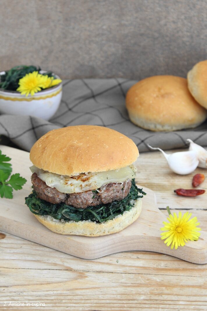 panino con hamburger dai sapori umbri