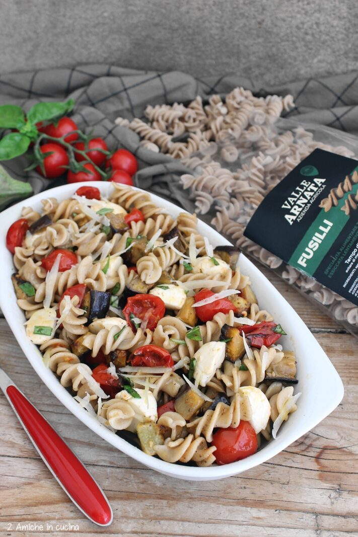 insalata di pasta fredda alla parmigiana di melanzane