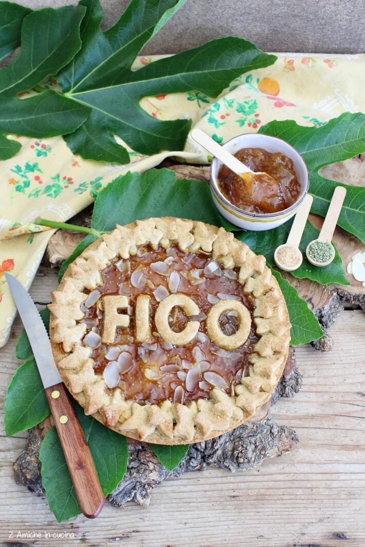 crostata vegan farcita con confettura di fichi