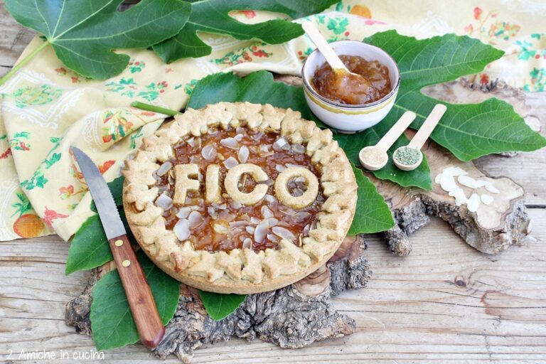 crostata vegana con frolla alle foglie di fico e confettura di fichi e mandorle